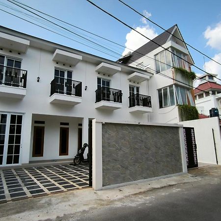 House Of Bedjo Powered By Cocotel Yogyakarta Bagian luar foto