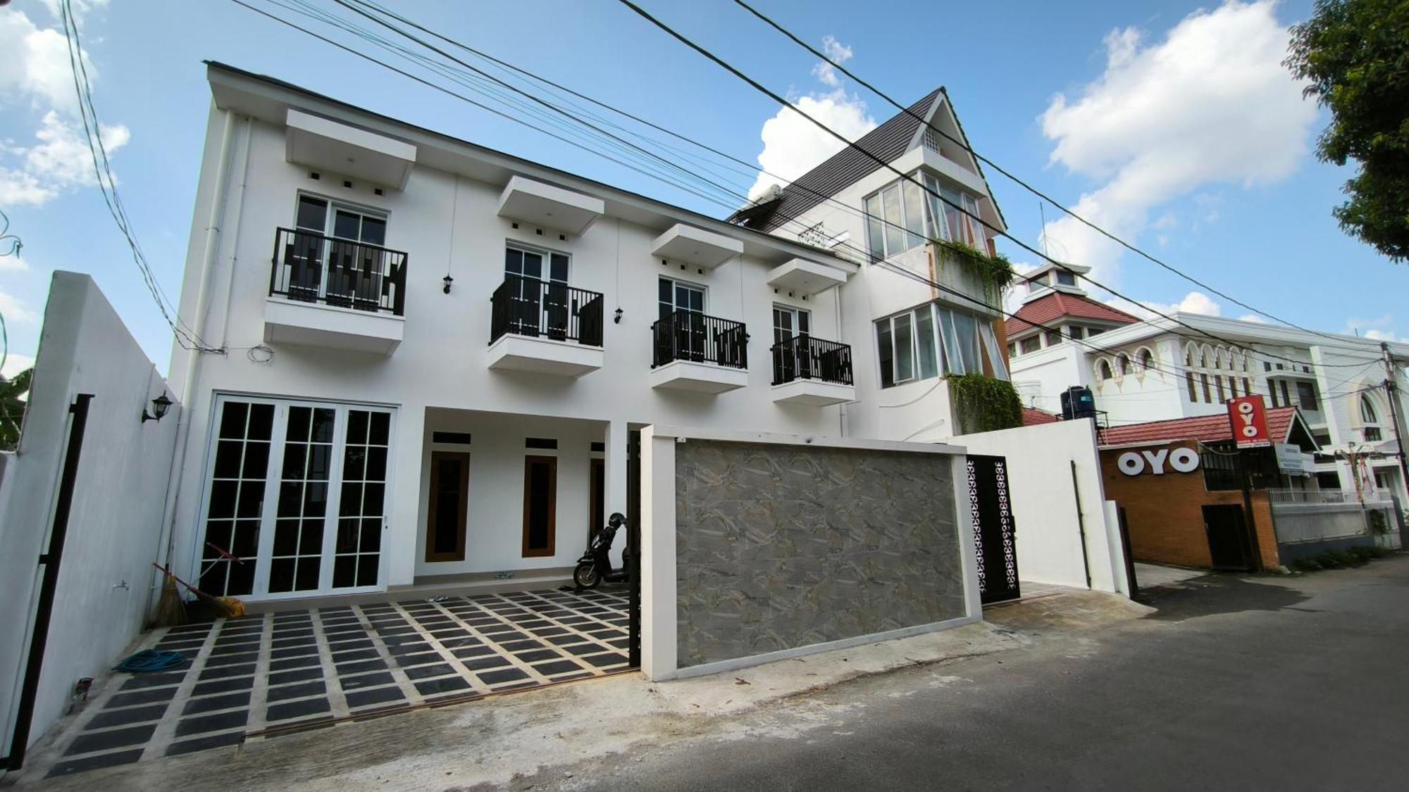 House Of Bedjo Powered By Cocotel Yogyakarta Bagian luar foto